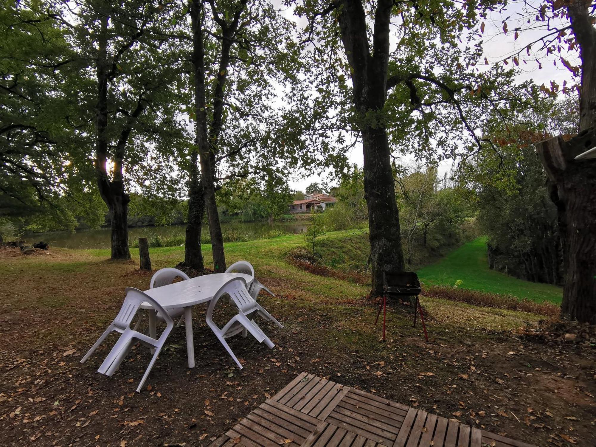 Camping De La Chagnee Saint-Aubin-le-Cloud Rom bilde